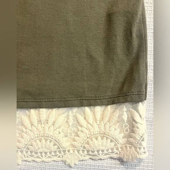 Hollister Women’s Olive Green Tank Top with Lace Hem Size XS - Picture 3 of 13